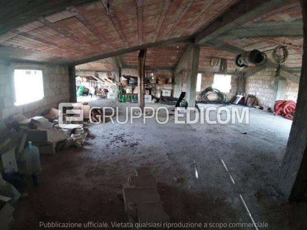 locale commerciale in vendita a Luzzi
