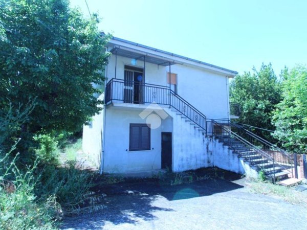 casa indipendente in vendita a Luzzi