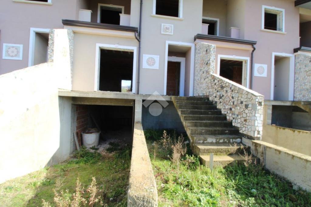 casa indipendente in vendita a Luzzi