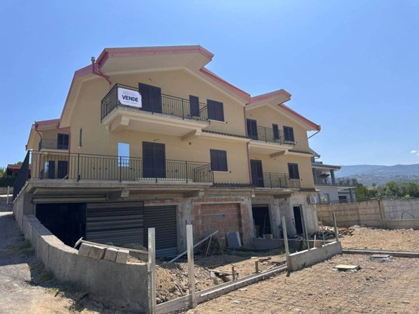 casa indipendente in vendita a Luzzi in zona Cavoni