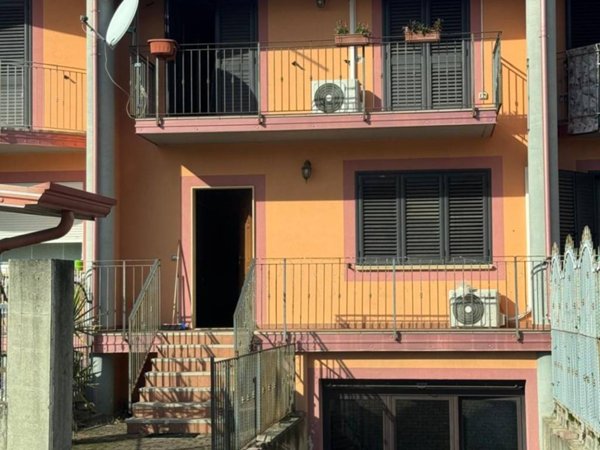 casa indipendente in vendita a Luzzi in zona Cavoni