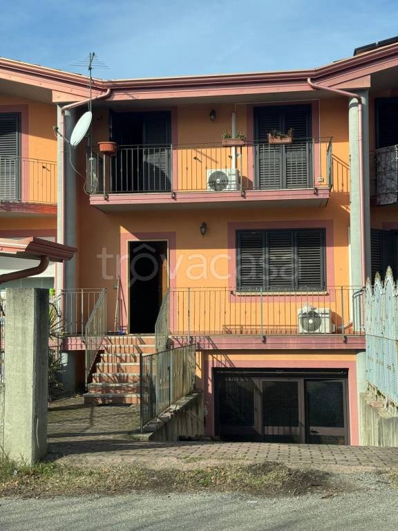 casa indipendente in vendita a Luzzi