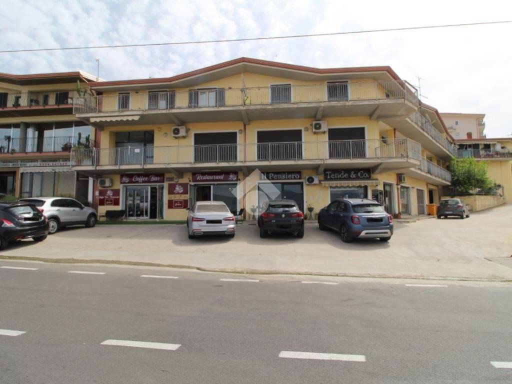 locale commerciale in vendita a Luzzi