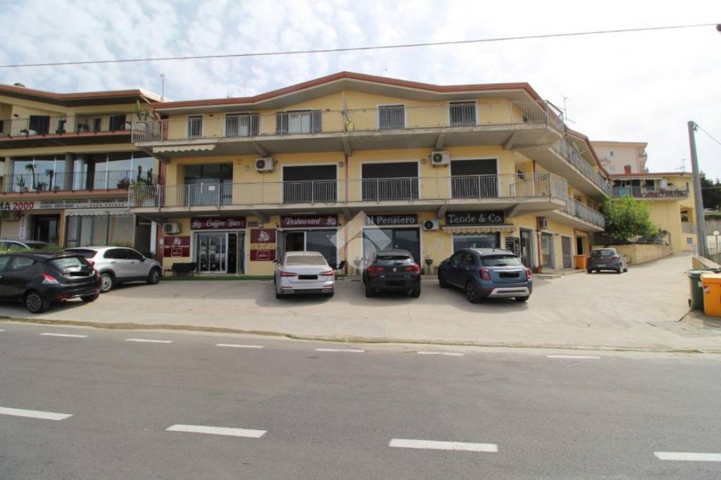 locale commerciale in vendita a Luzzi