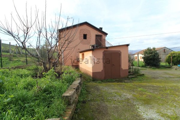 casa indipendente in vendita a Luzzi