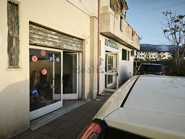 locale commerciale in vendita a Luzzi