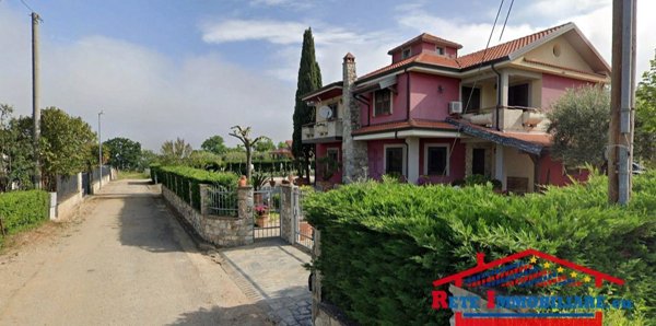 casa indipendente in vendita a Luzzi