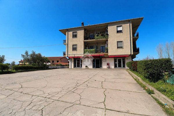 locale commerciale in vendita a Luzzi