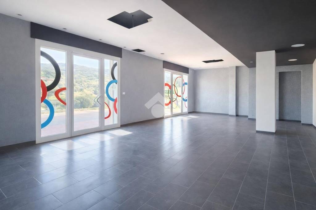 locale commerciale in vendita a Luzzi