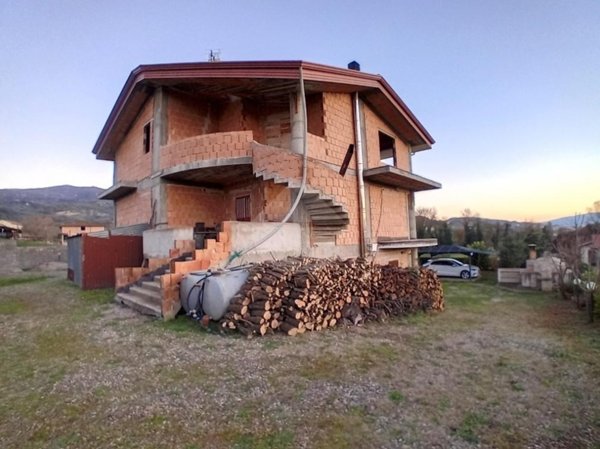 casa indipendente in vendita a Luzzi