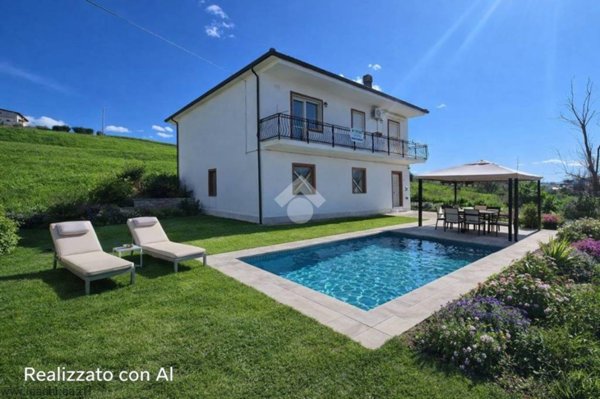 casa indipendente in vendita a Luzzi in zona Cavoni