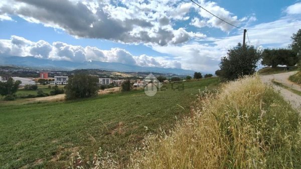 terreno edificabile in vendita a Luzzi