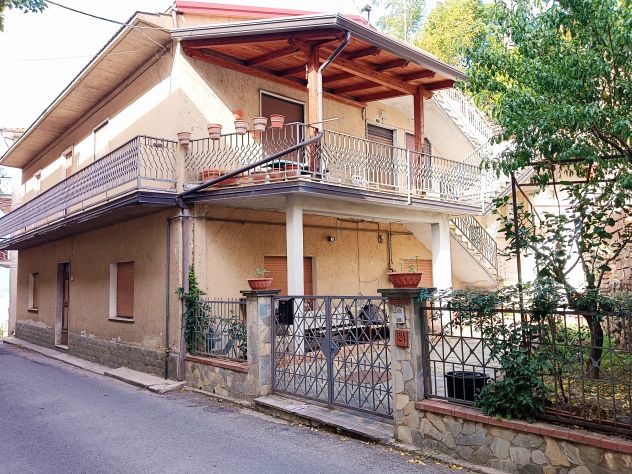 casa indipendente in vendita a Luzzi