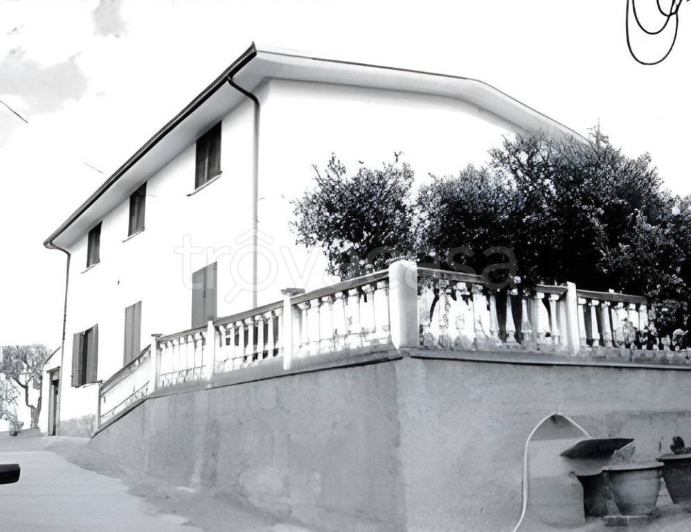 casa indipendente in vendita a Luzzi in zona Cavoni