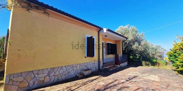 casa indipendente in vendita a Maierà