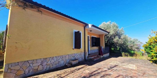 casa indipendente in vendita a Maierà