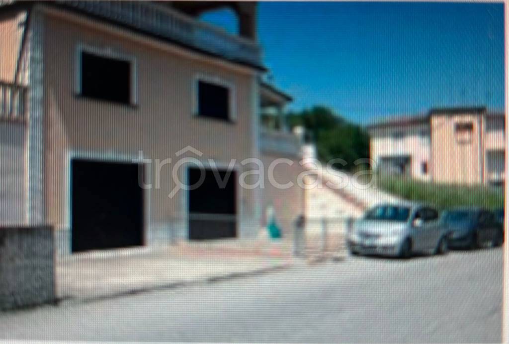 locale commerciale in vendita a Mandatoriccio