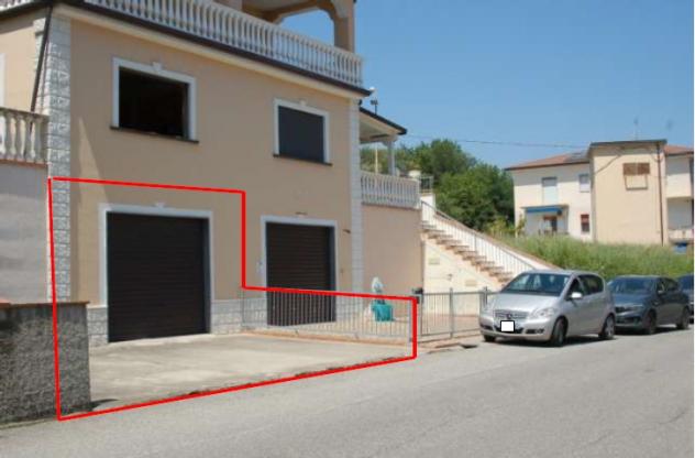 locale commerciale in vendita a Mandatoriccio