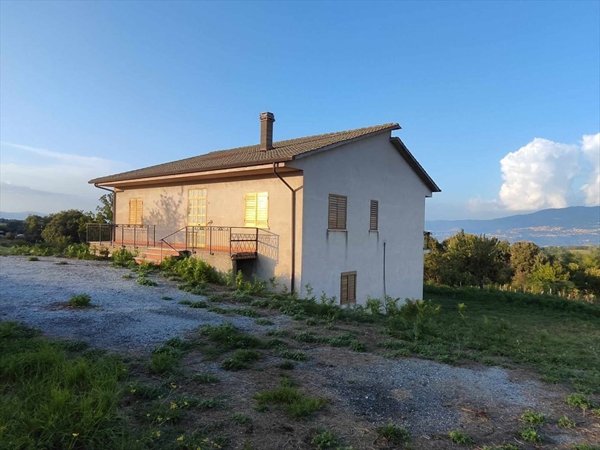 casa indipendente in vendita a Mangone