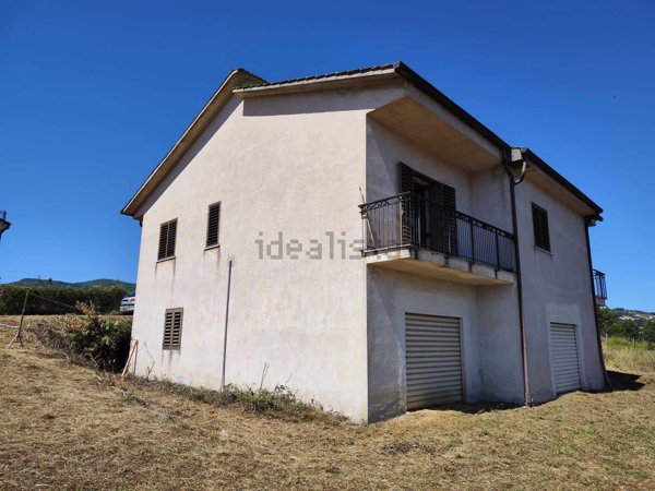 casa indipendente in vendita a Mangone