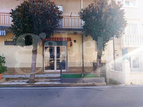 negozio in vendita a Marano Marchesato