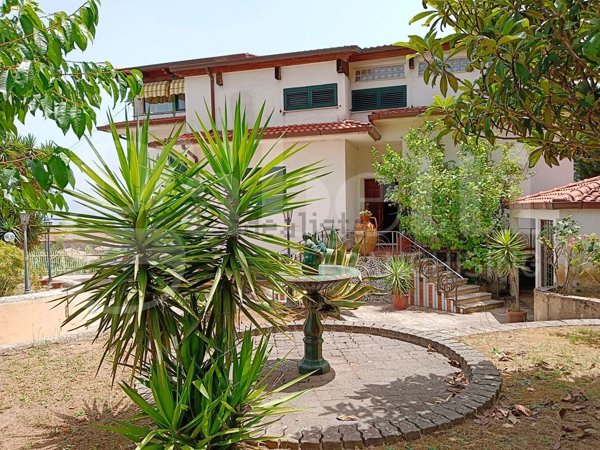 casa indipendente in vendita a Marano Marchesato