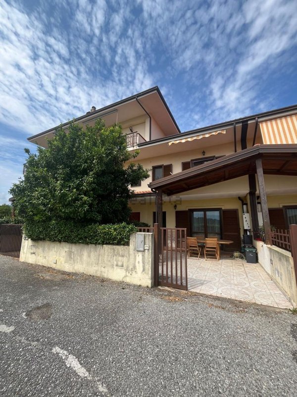 casa indipendente in vendita a Marano Marchesato