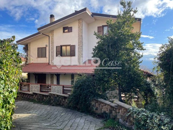 casa indipendente in vendita a Marano Principato