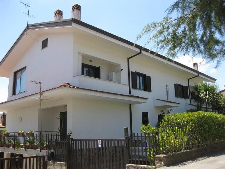 casa indipendente in vendita a Mendicino in zona Pasquali