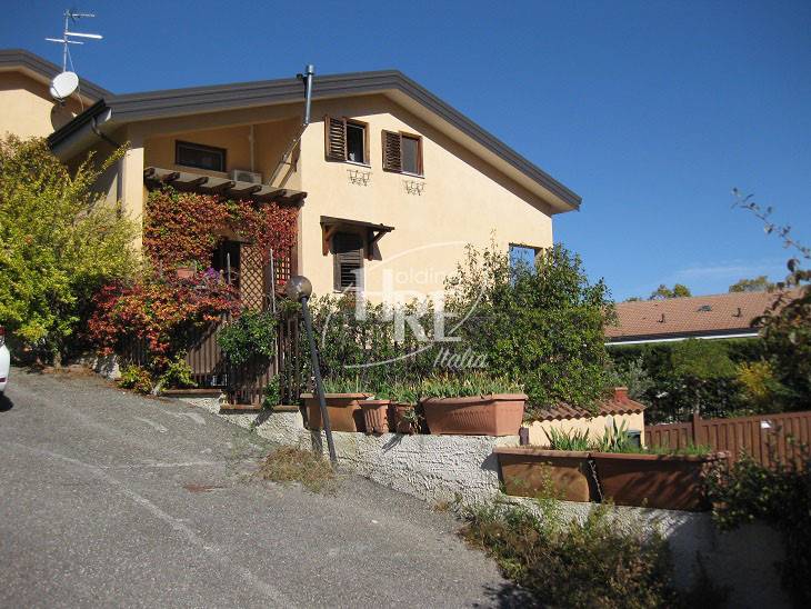casa indipendente in vendita a Mendicino