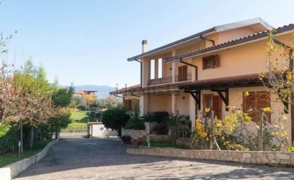 casa indipendente in vendita a Mendicino in zona Pasquali