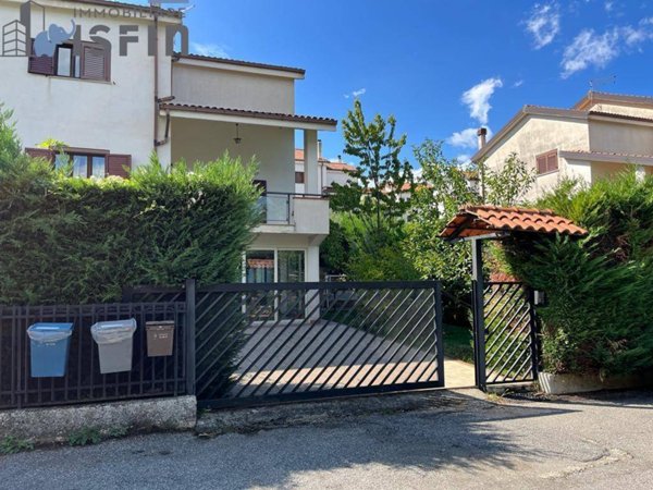 casa indipendente in vendita a Mendicino