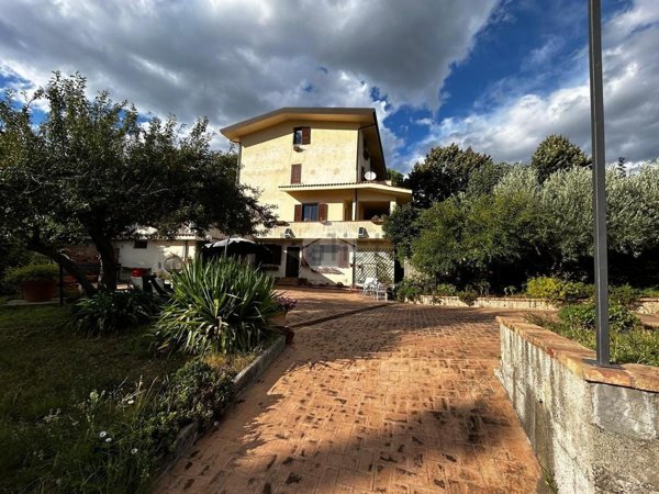 casa indipendente in vendita a Mendicino