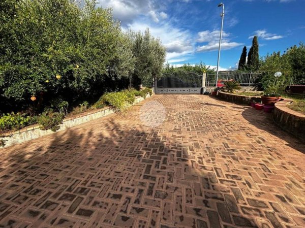 casa indipendente in vendita a Mendicino in zona Tivolille