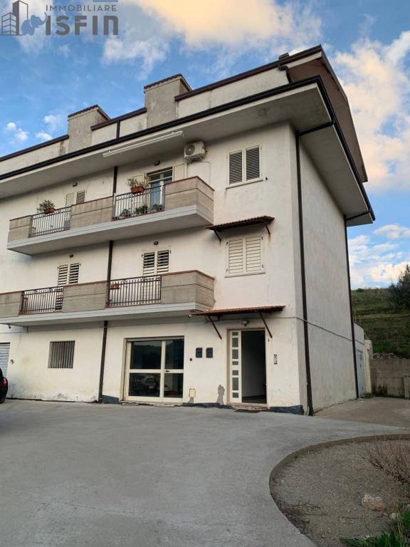 casa indipendente in vendita a Mendicino