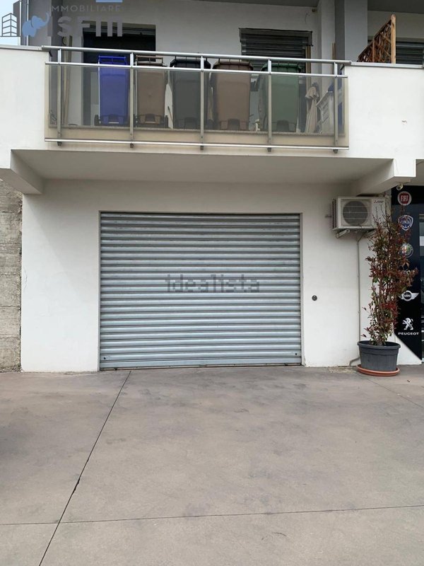 locale commerciale in vendita a Mendicino in zona Pasquali