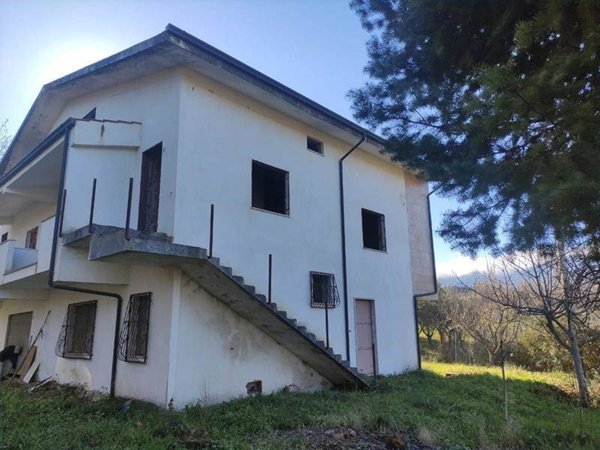 casa indipendente in vendita a Mendicino in zona Pasquali