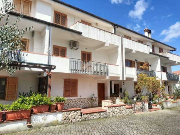casa indipendente in vendita a Mendicino in zona Pasquali