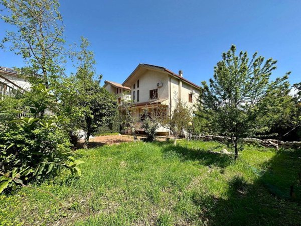 casa indipendente in vendita a Mendicino in zona Pasquali