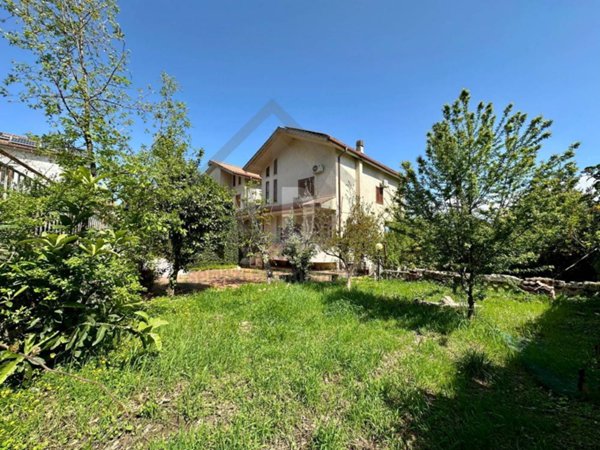 casa indipendente in vendita a Mendicino in zona Pasquali