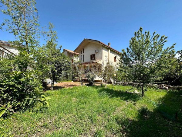 casa indipendente in vendita a Mendicino in zona Pasquali