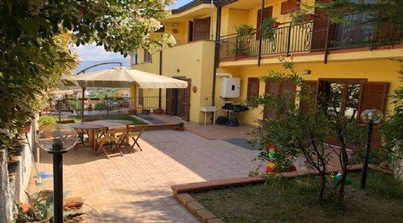 casa indipendente in vendita a Mendicino in zona Tivolille