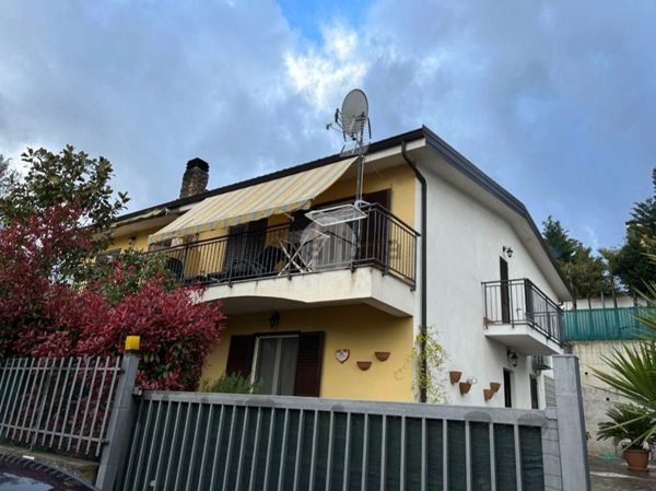 casa indipendente in vendita a Mendicino in zona Cappelli