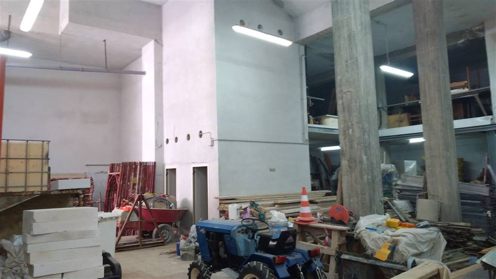 locale di sgombero in vendita a Mendicino in zona Pasquali