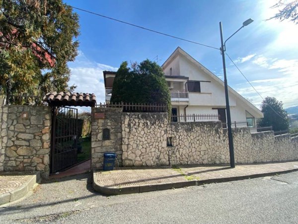 casa indipendente in vendita a Mendicino in zona Rosario