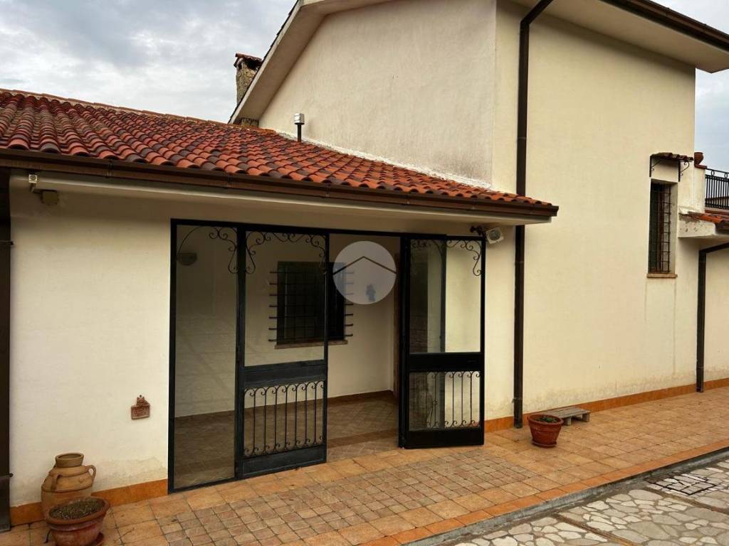 casa indipendente in vendita a Mendicino in zona Pasquali