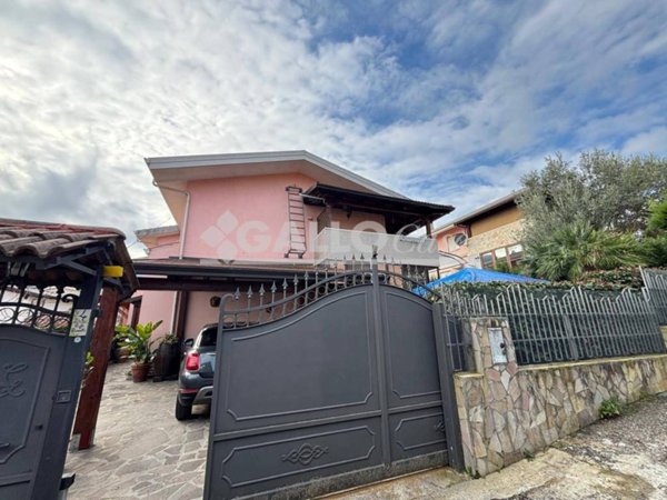 casa indipendente in vendita a Mendicino