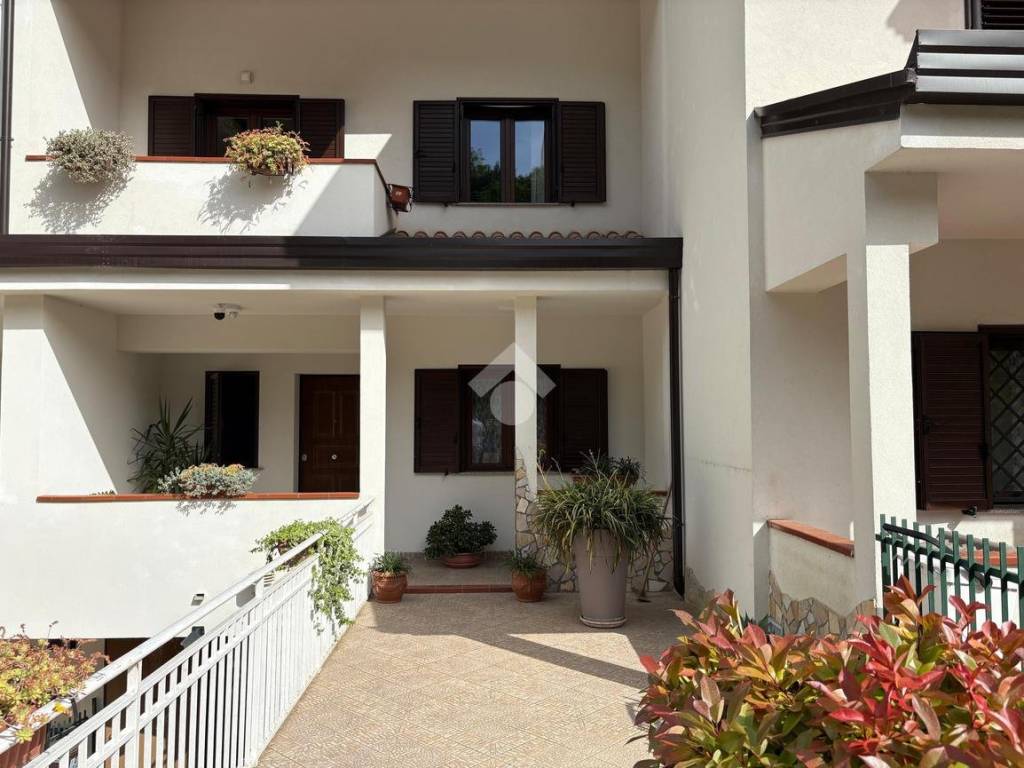 casa indipendente in vendita a Mendicino in zona Tivolille