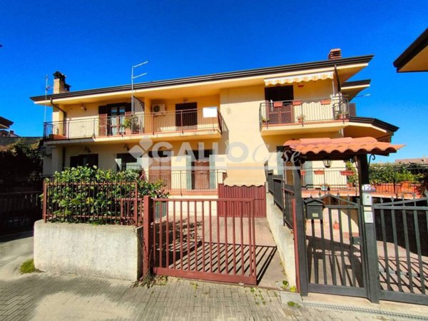 casa indipendente in vendita a Mendicino in zona Tivolille