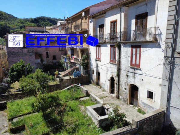 casa indipendente in vendita a Mendicino in zona Tivolille